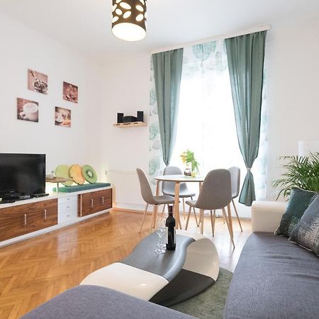 Apartmán French Balcony - 45M² - Szeneviertel Vídeň Exteriér fotografie