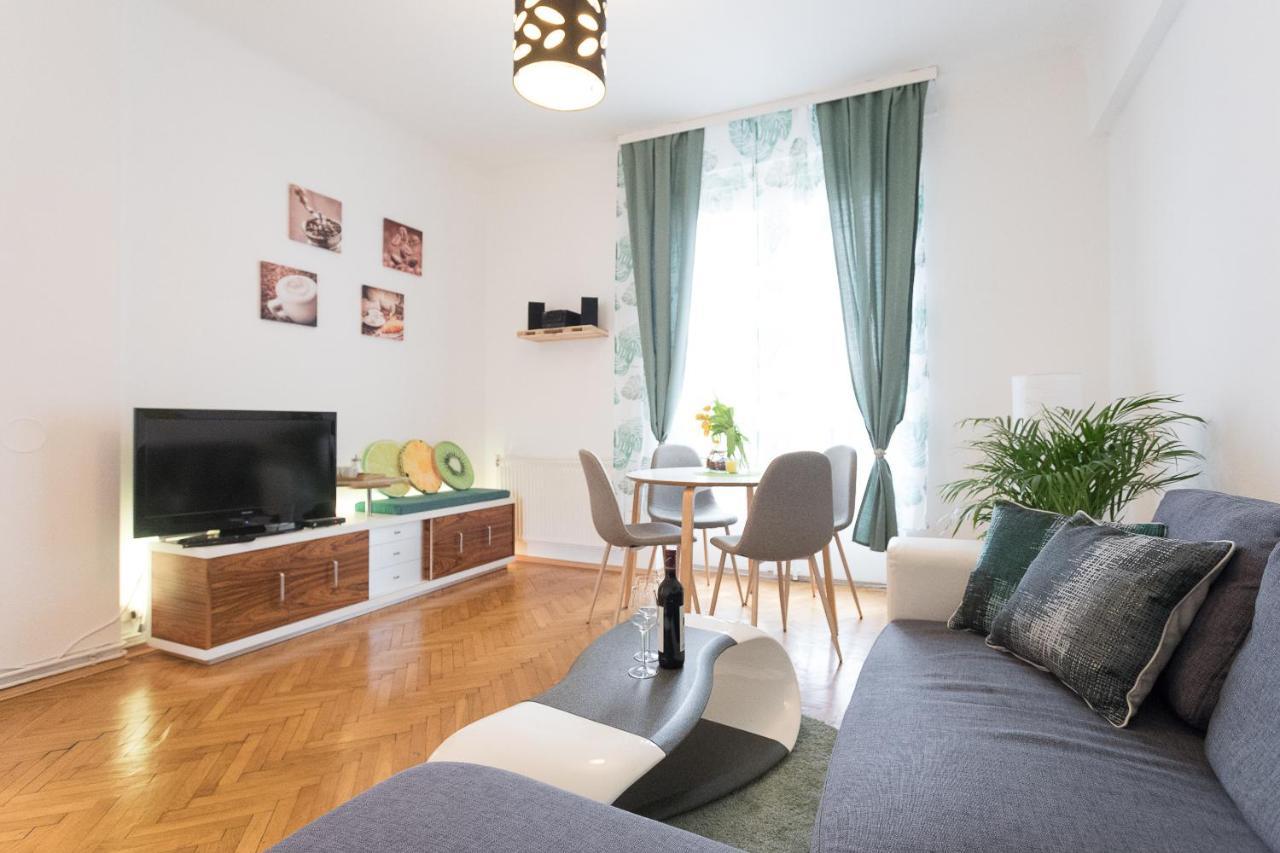 Apartmán French Balcony - 45M² - Szeneviertel Vídeň Exteriér fotografie