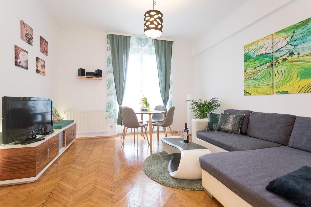 Apartmán French Balcony - 45M² - Szeneviertel Vídeň Exteriér fotografie