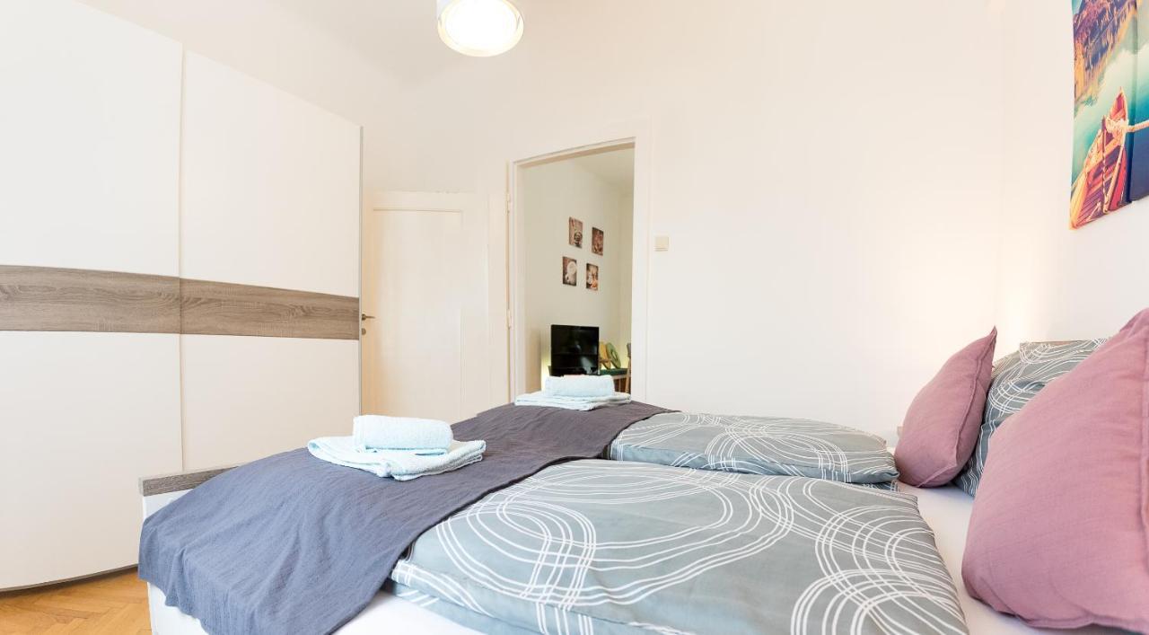 Apartmán French Balcony - 45M² - Szeneviertel Vídeň Exteriér fotografie