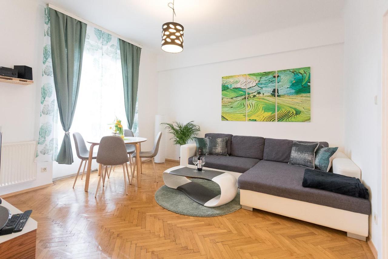 Apartmán French Balcony - 45M² - Szeneviertel Vídeň Exteriér fotografie
